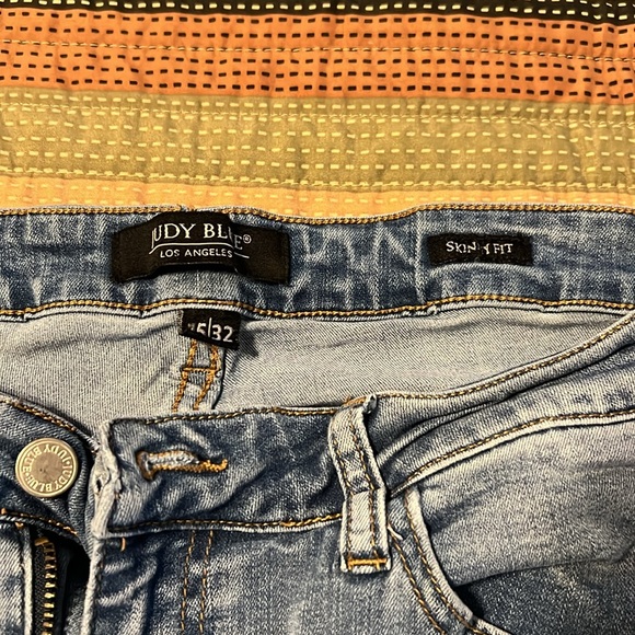 Judy Blue jeans. Size 15/32. Skinny w/ tulip ends on the legs, slight distress - Picture 2 of 3